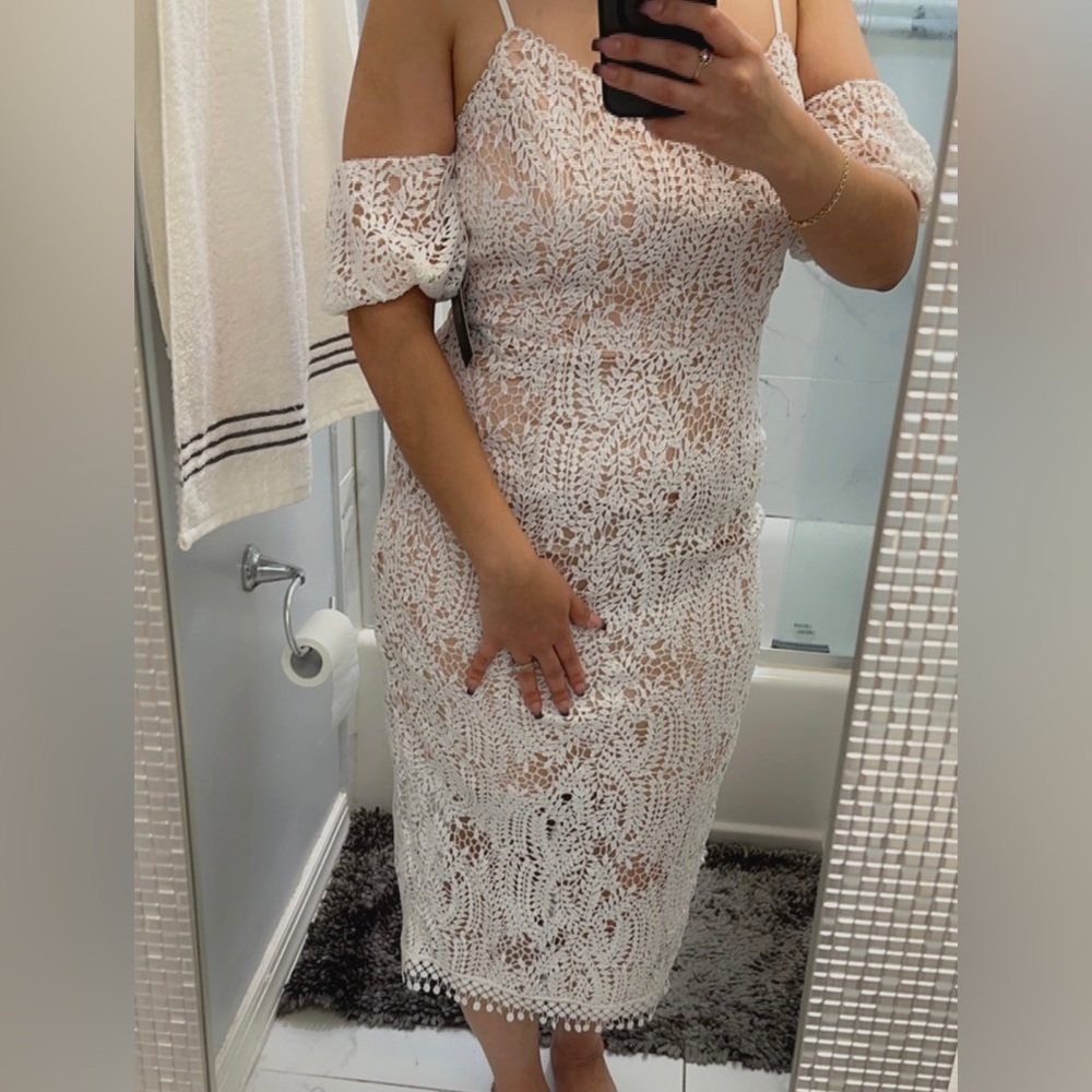 LULUS White lace off shoulder Woman’s dress size Large
